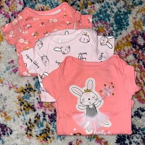 Baby girl short sleeve onesies